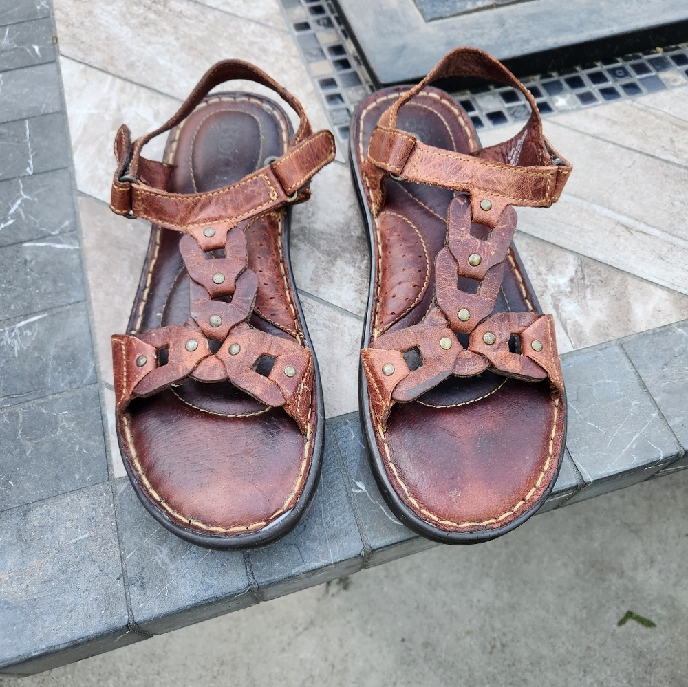 Born walking sandals size 8.5